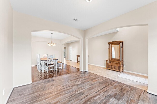 Building Photo - 406 Oak Stream Dr