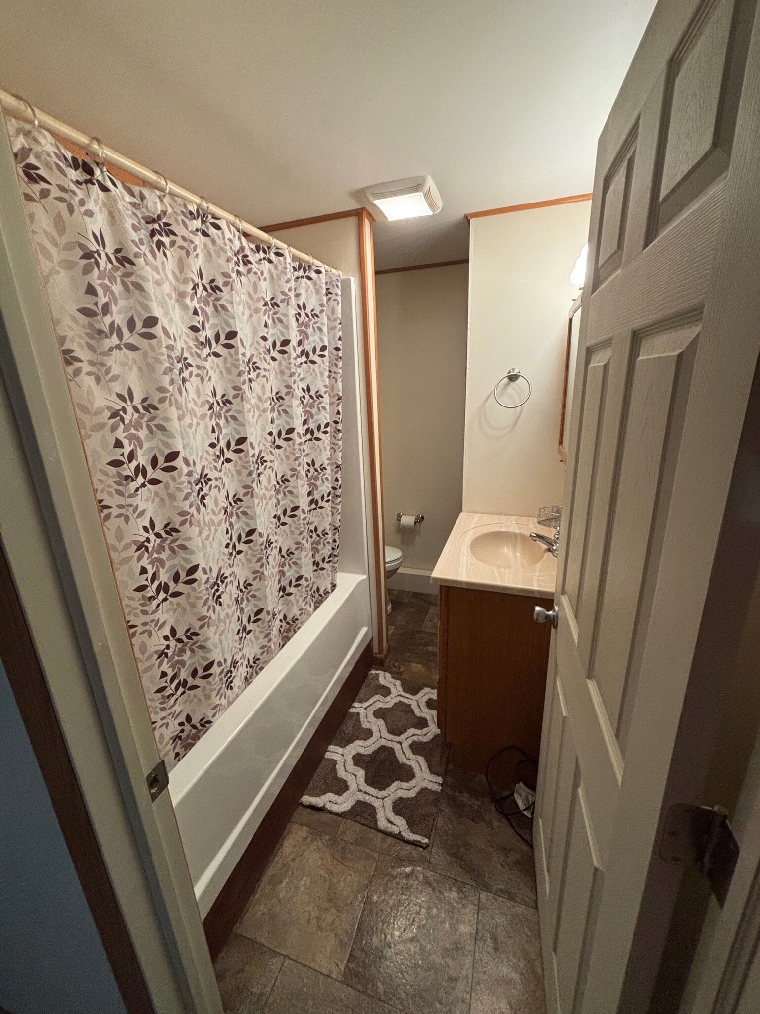 Building Photo - 615 June St