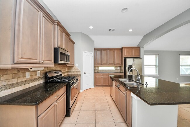 Building Photo - 2402 Village Lakes Dr