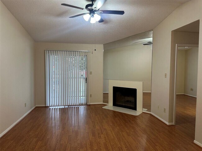 Primary Photo - 2121 Hepburn St