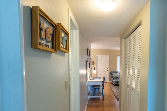 Building Photo - 2880 Lake Osborne Dr