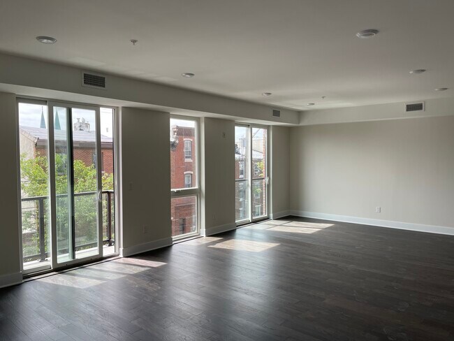 Building Photo - 1868 Frankford Ave