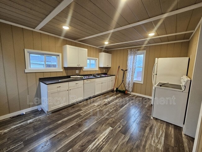 Building Photo - 2301 Old Berwick Rd