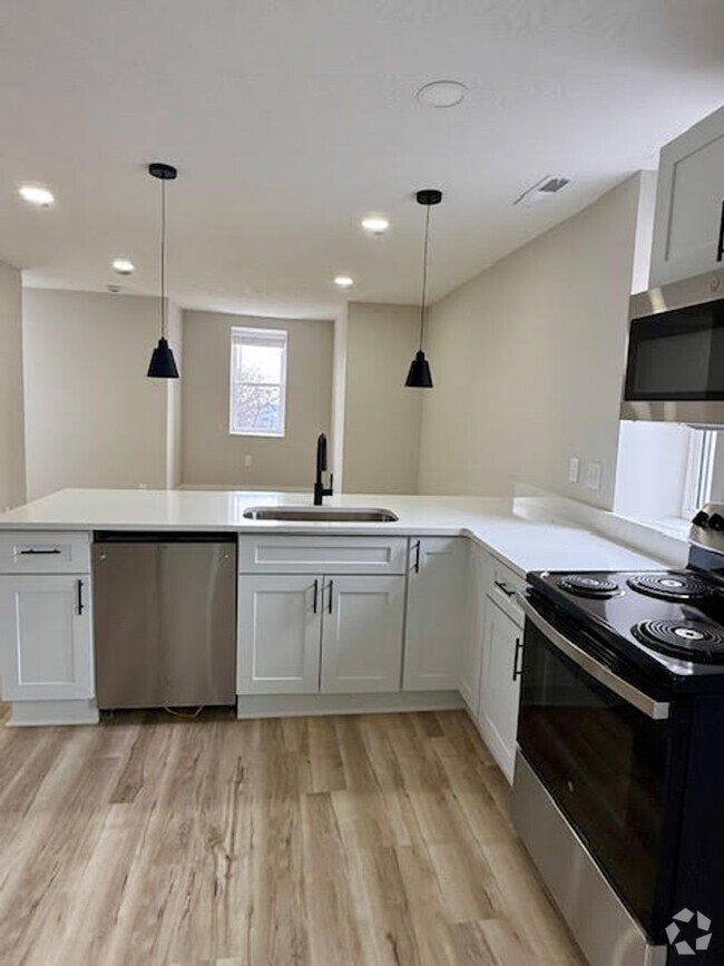 Building Photo - 939 Chateau Ave