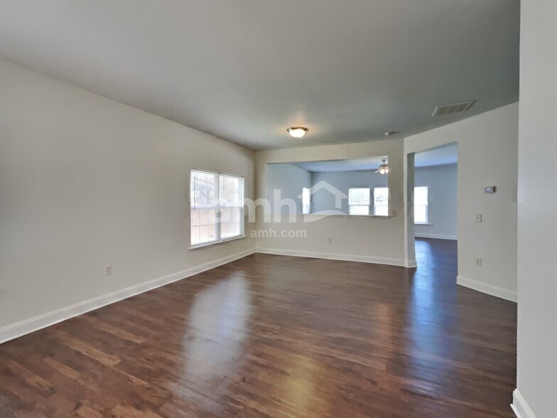Building Photo - 318 Lameshur Ln