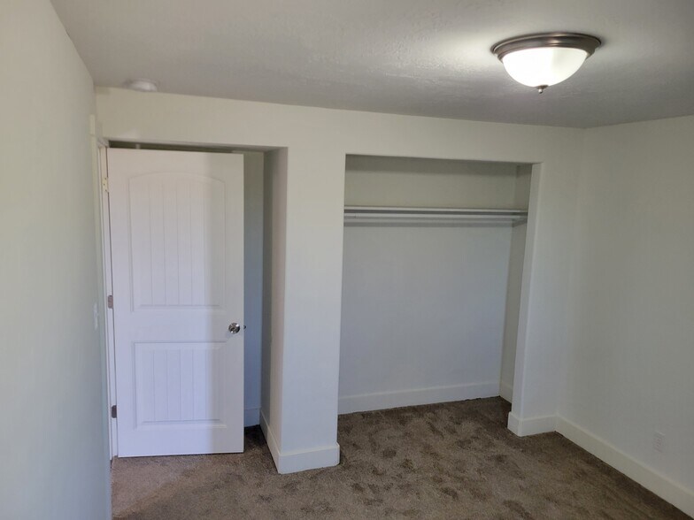 Building Photo - 317 Arrowhead Dr
