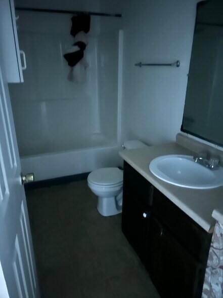 Building Photo - 520 Buckley St