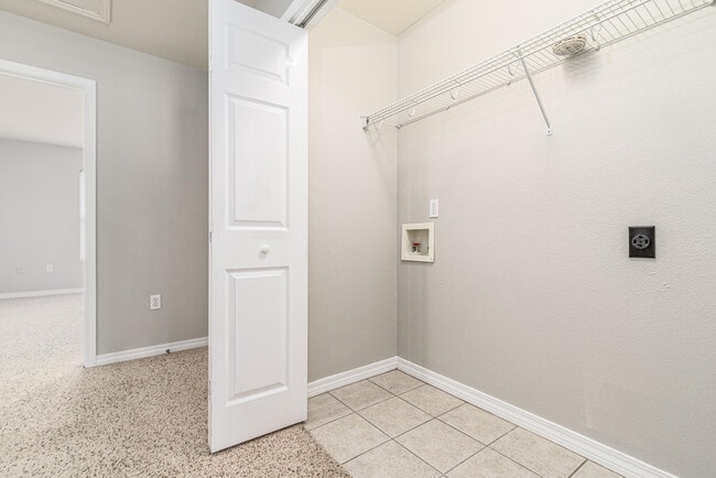 Building Photo - 100 Corwin Dr