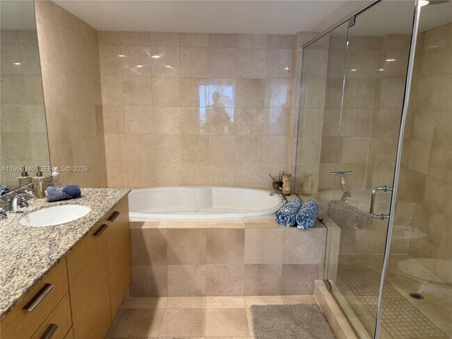 Building Photo - 1830 S Ocean Dr