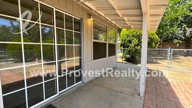 Building Photo - Nice 3 Bed, 2 Bath Home in Hesperia!!