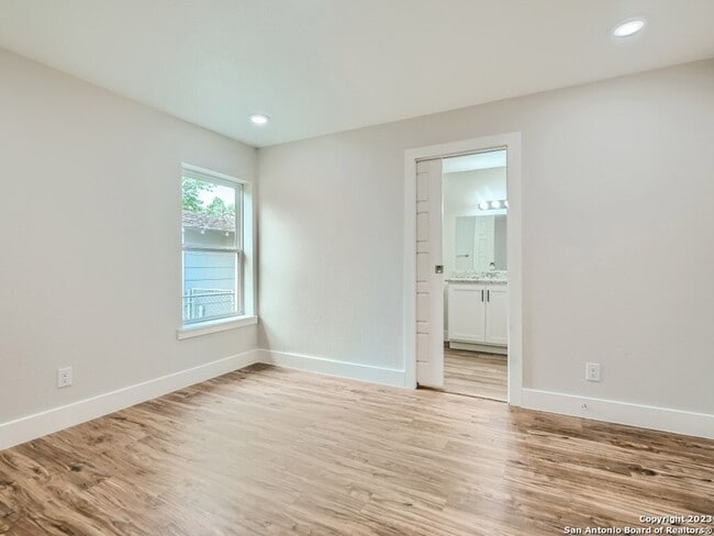 Building Photo - 839 Oasis St