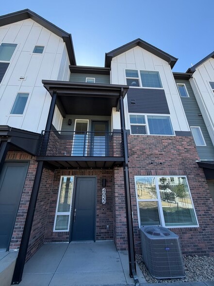 Building Photo - 4022 Ascend Grv