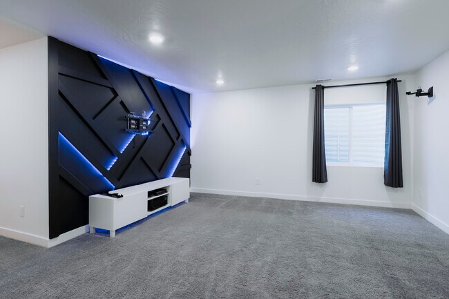 Building Photo - 216 E Allegheny Pl