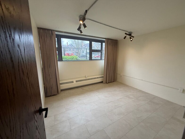 Building Photo - 130 Linwood Ave