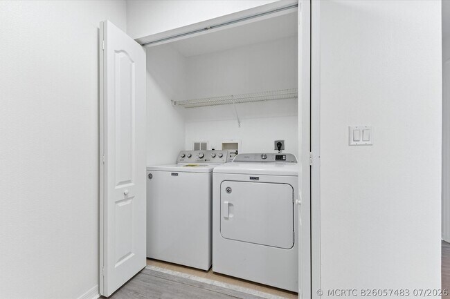 Building Photo - 402 Seminole Palms Dr