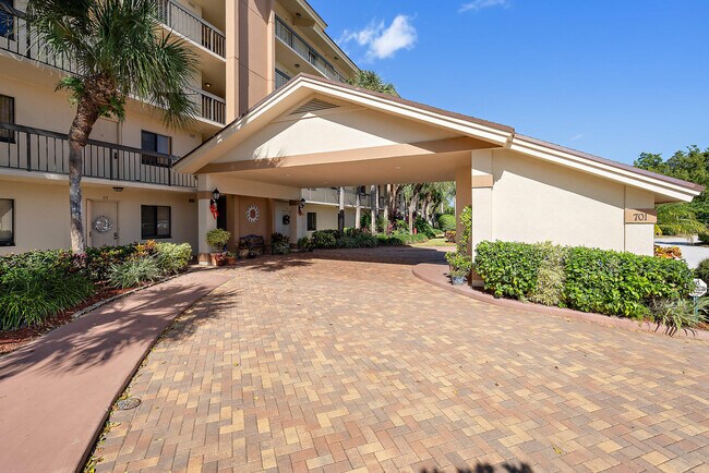 Building Photo - 701 Seafarer Cir