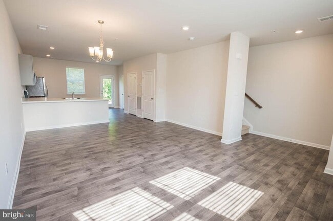 Building Photo - 417 Creekbed Cir