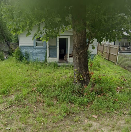 Building Photo - 16958 Oak St