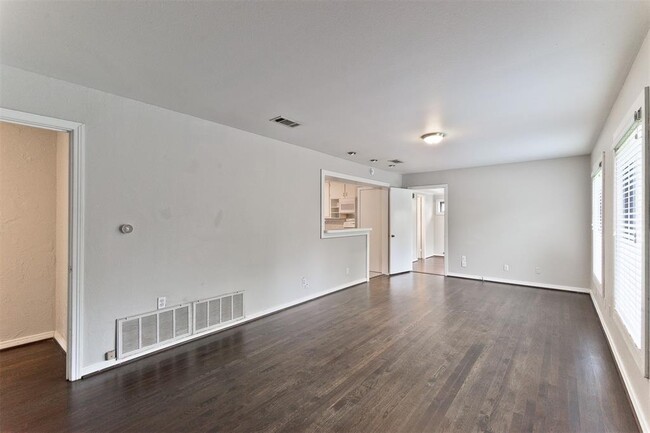 Building Photo - 515 Brookhurst Dr