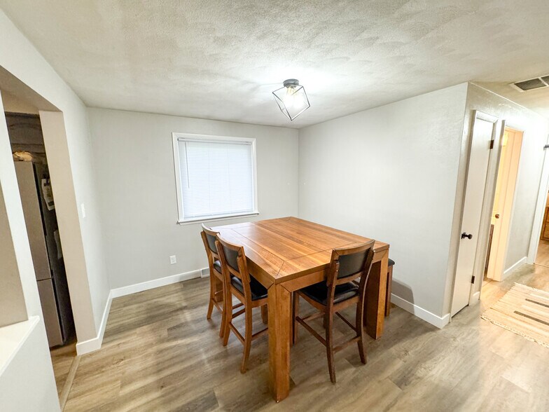 Building Photo - 615 W Timothy Dr