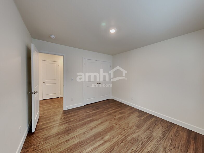 Building Photo - 13905 106th Ave E