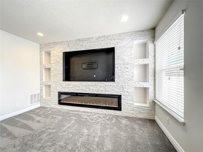 Building Photo - 4993 Southlawn Ave