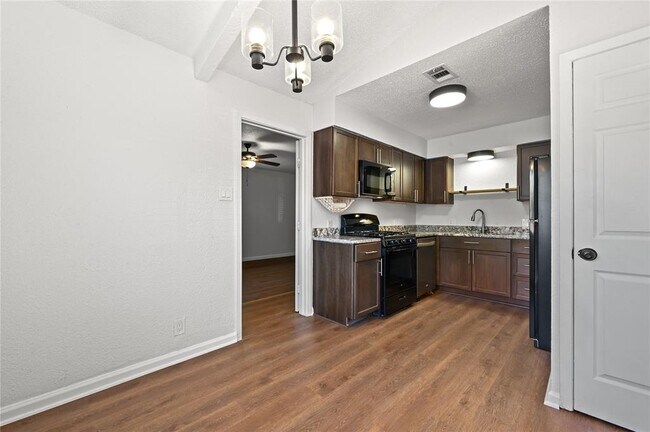 Building Photo - 2208 Deadwood Dr