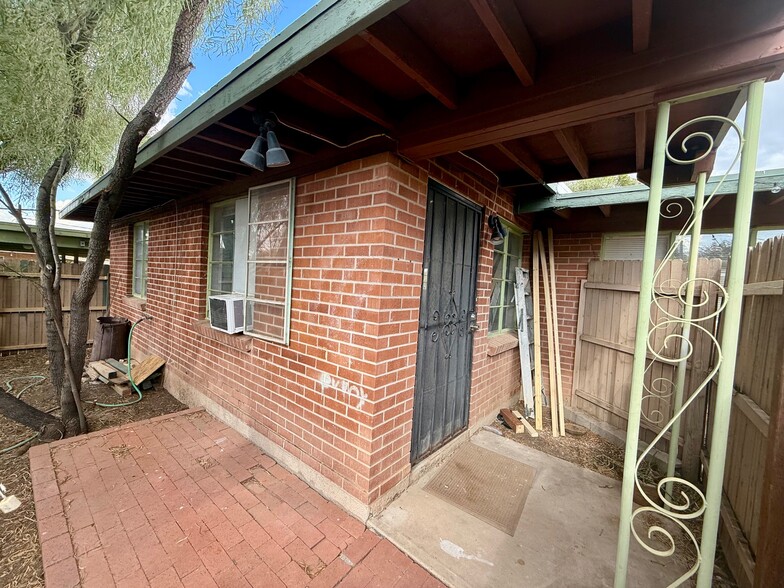 Building Photo - 1611 E Mitchell St