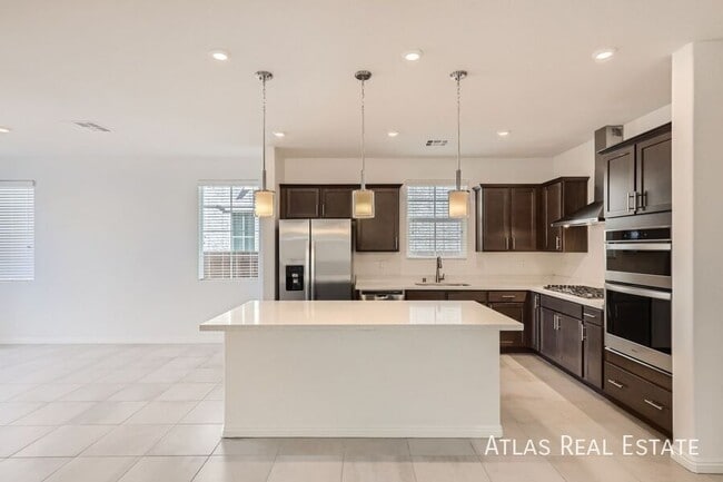 Building Photo - 3028 Misty Pine Ave.