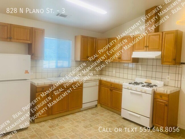 Building Photo - 828 N Plano St