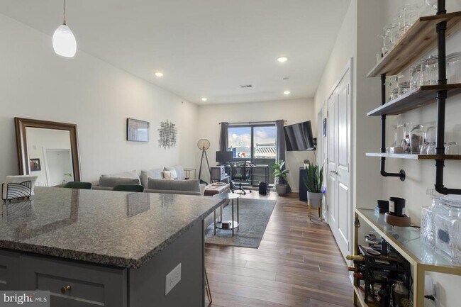 Building Photo - 2411 Kensington Ave