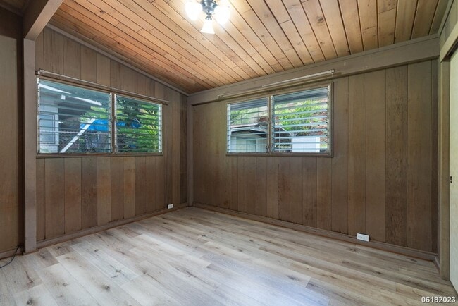 Building Photo - Fully Renovated 3BR/2BA/2Car Garage in Pea...