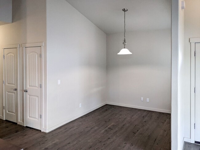 Building Photo - 958 Harbour Ln NE