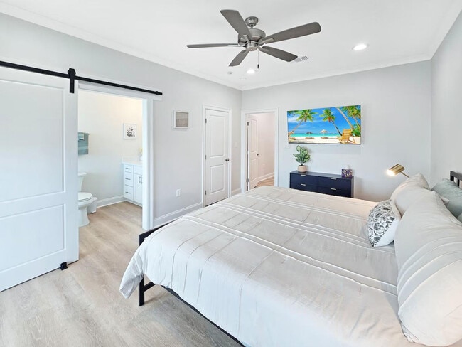 Building Photo - 996 Beach Blvd W