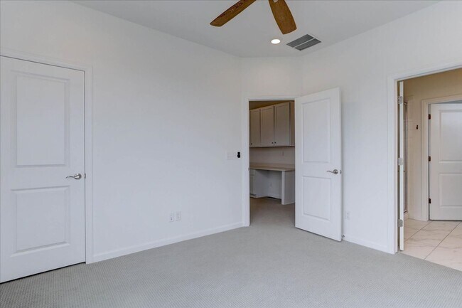 Building Photo - 1828 S Poplar Ct