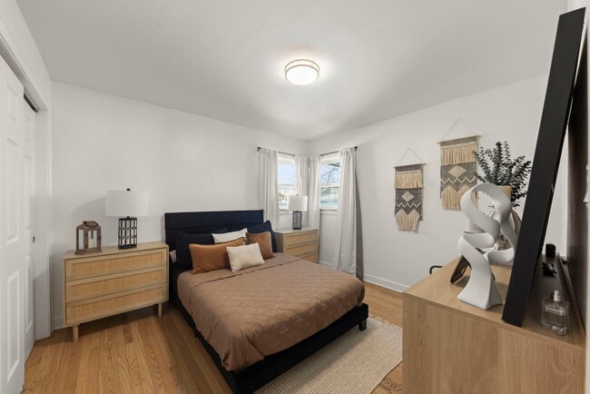 Building Photo - 9525 Parkside Ave