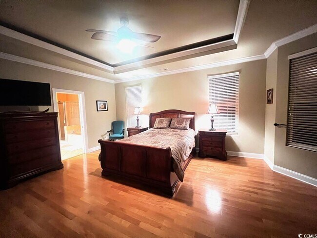 Building Photo - 584 Summerhill Dr