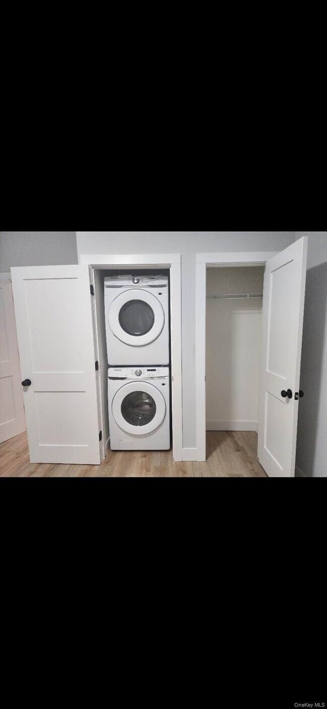 Building Photo - 18 Carman St