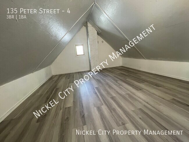 Building Photo - 135 Peter St