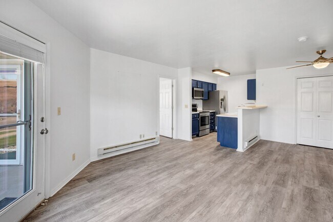 Building Photo - Beautiful Ground Floor Burro Ranch Condo!