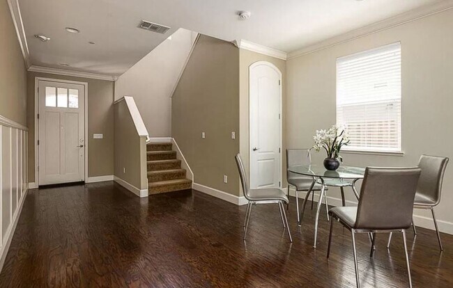 Building Photo - $4195.00 - Gorgeous and Ready for Move-In! Spacious 4 Br / 2.5 Ba in South Gilroy