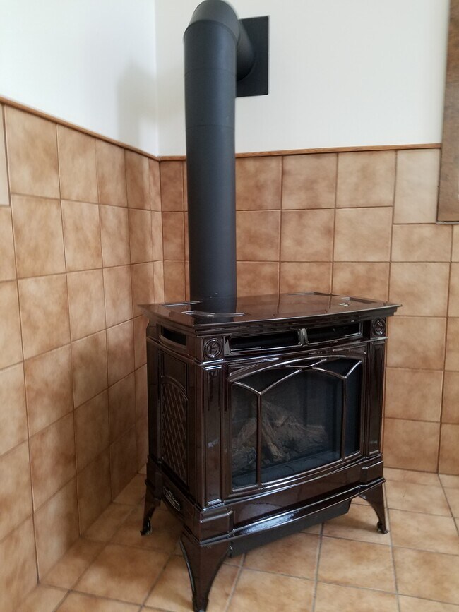 Building Photo - 80 Noyes Rd