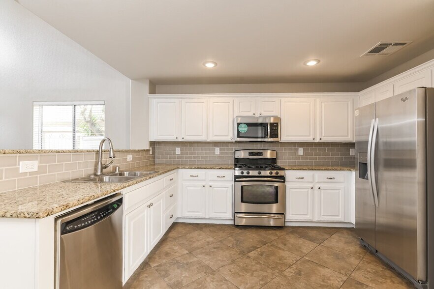 Building Photo - 1158 Claire Rose Ave