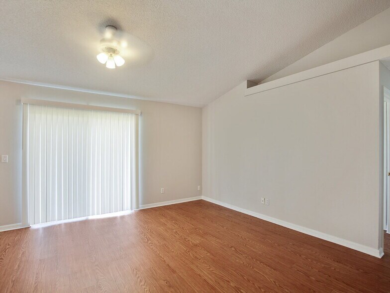 Building Photo - 11838 Foxglove Dr