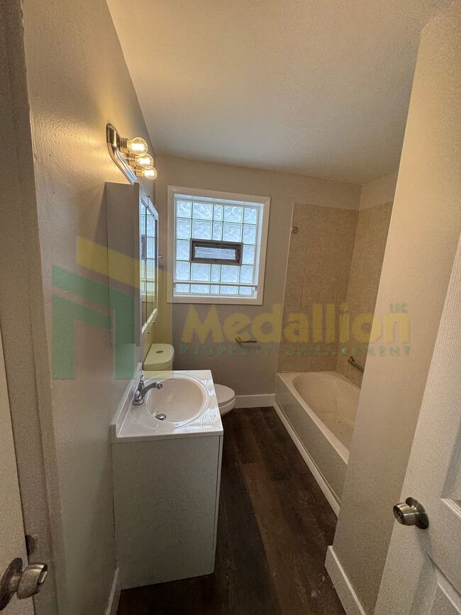 Building Photo - Beautifully Updated 3-Bed Home on a Quiet Block – Move-In Ready!