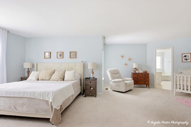 Building Photo - 1901 Kennedy Dr