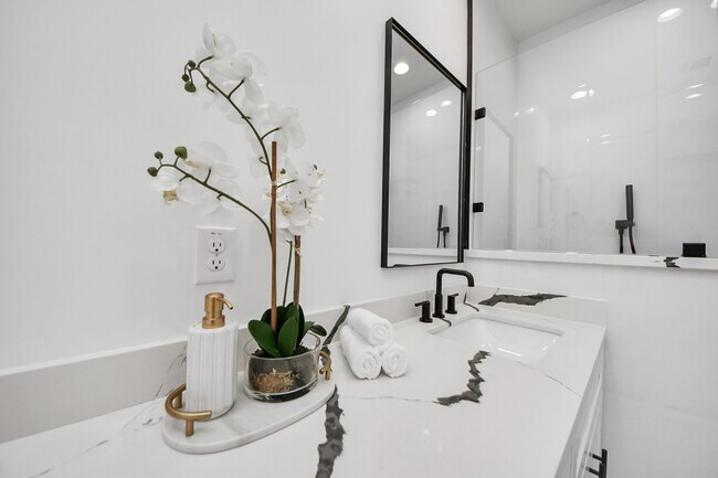 Building Photo - 5029 Broom St