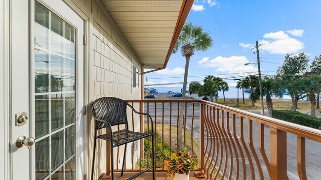 Building Photo - 2100 W Beach Dr