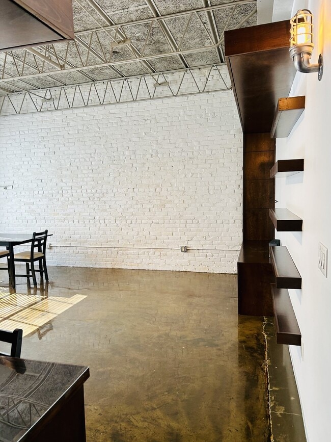Building Photo - Downtown Living: 1 Bdrm/1 Bath Condo in Fulton Motor Lofts with reserved parking! Available Now!