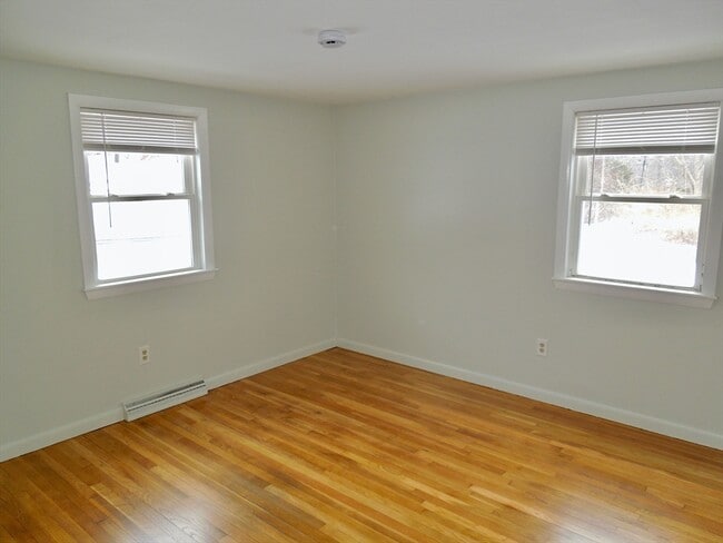 Building Photo - 75 7 Hills Rd